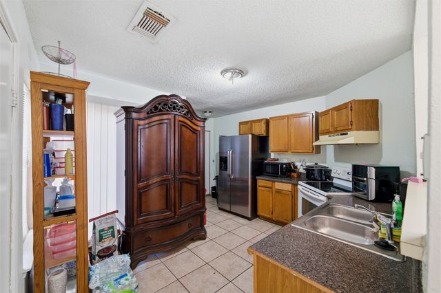 10464 Woodleaf Drive, Dallas, TX 75227