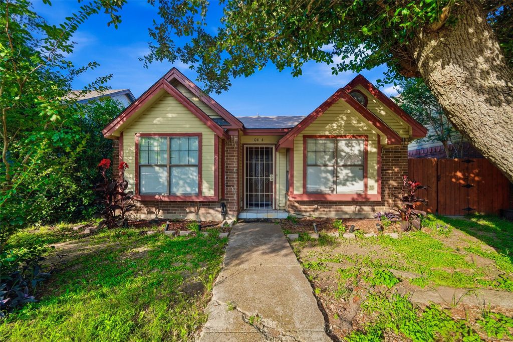 10464 Woodleaf Drive, Dallas, TX 75227