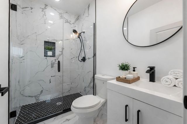 5809 S Indiana Avenue 2, Chicago, IL 60637