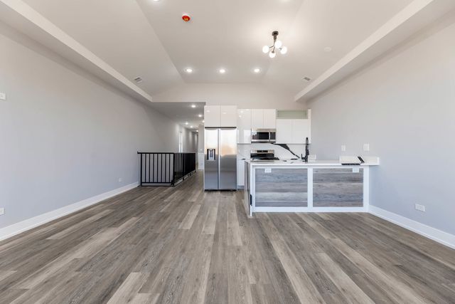 5809 S Indiana Avenue 2, Chicago, IL 60637