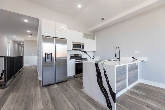 5809 S Indiana Avenue 2, Chicago, IL 60637