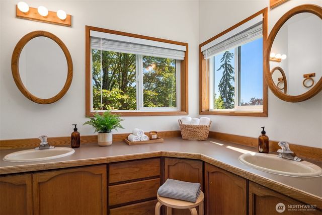 8815 18th Avenue SW, Seattle, WA 98106