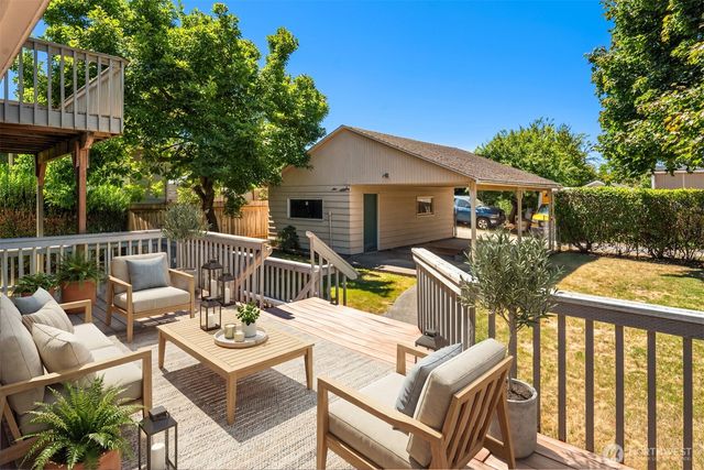 8815 18th Avenue SW, Seattle, WA 98106