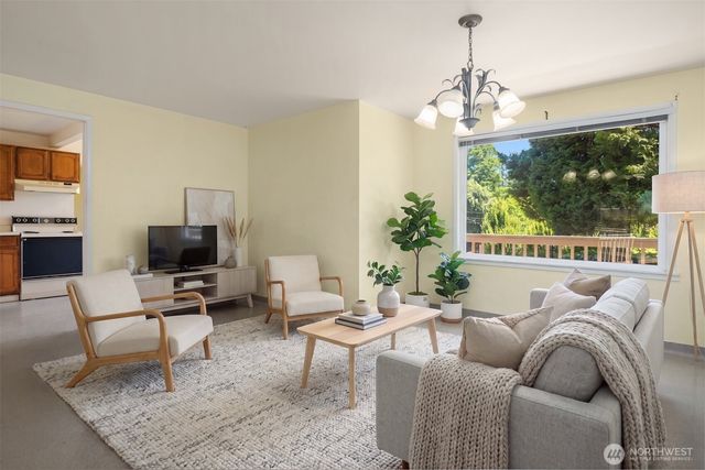 8815 18th Avenue SW, Seattle, WA 98106