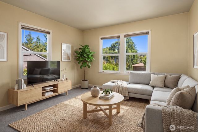 8815 18th Avenue SW, Seattle, WA 98106