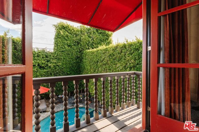 200 S Mansfield Avenue, Los Angeles, CA 90036