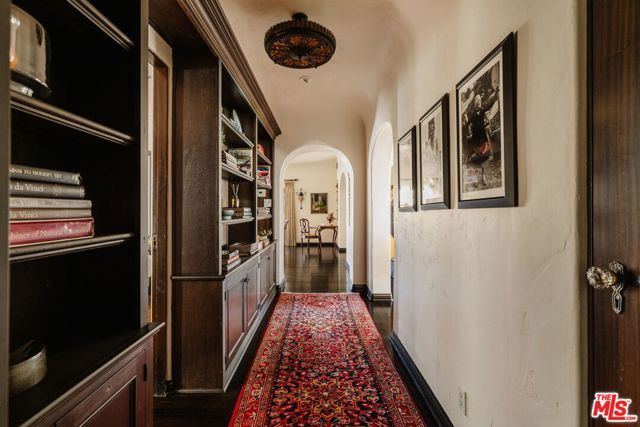 200 S Mansfield Avenue, Los Angeles, CA 90036