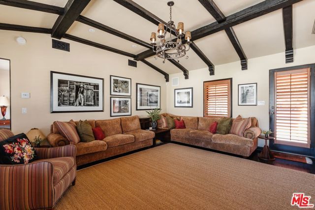 200 S Mansfield Avenue, Los Angeles, CA 90036