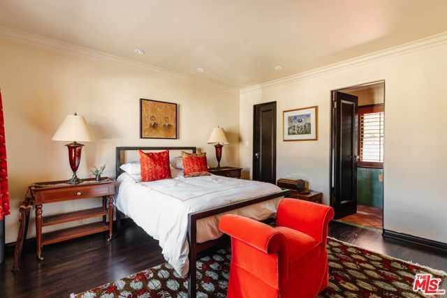 200 S Mansfield Avenue, Los Angeles, CA 90036