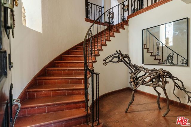 200 S Mansfield Avenue, Los Angeles, CA 90036