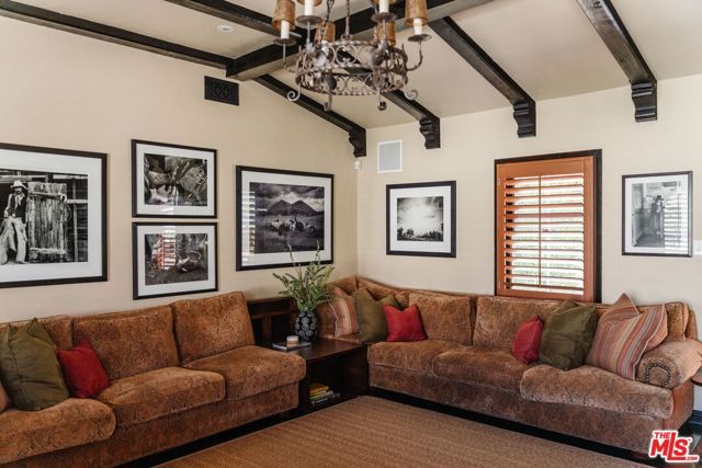 200 S Mansfield Avenue, Los Angeles, CA 90036