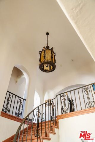 200 S Mansfield Avenue, Los Angeles, CA 90036