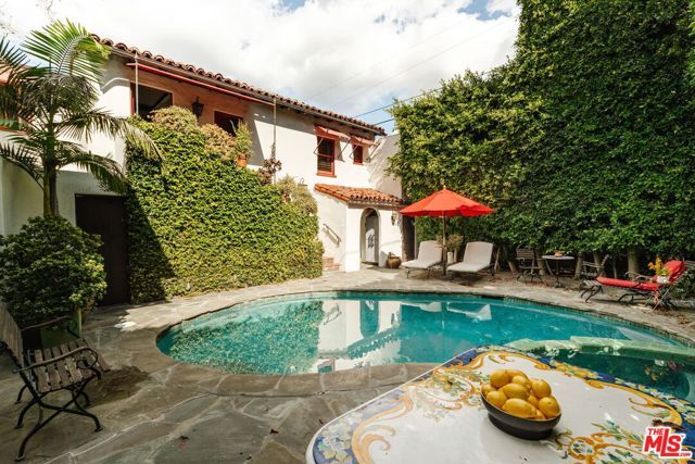 200 S Mansfield Avenue, Los Angeles, CA 90036