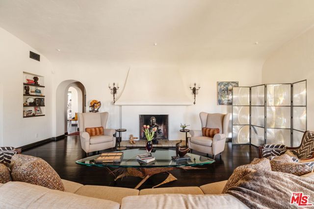 200 S Mansfield Avenue, Los Angeles, CA 90036