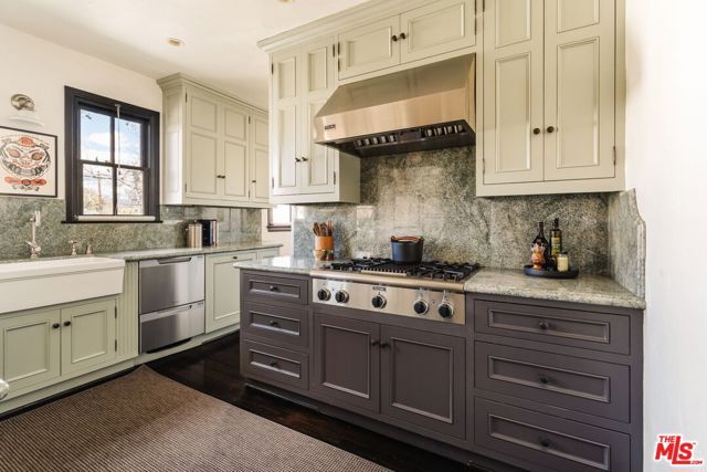 200 S Mansfield Avenue, Los Angeles, CA 90036
