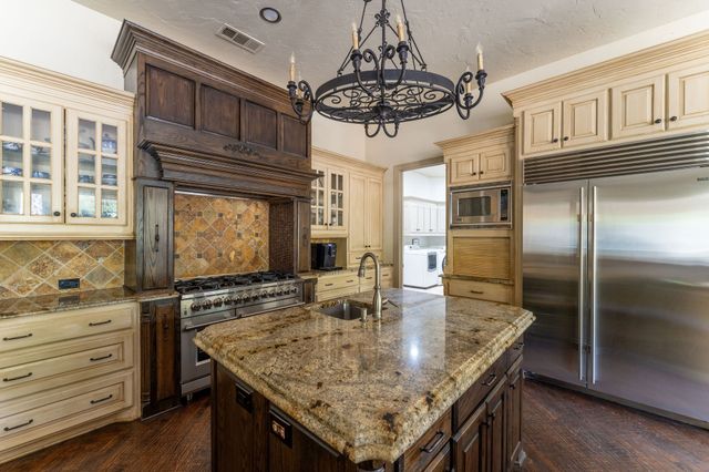 1709 Bison Meadow Lane, Heath, TX 75032