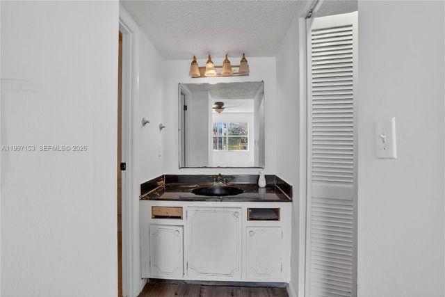 6201 N Falls Cir Drive 207, Lauderhill, FL 33319