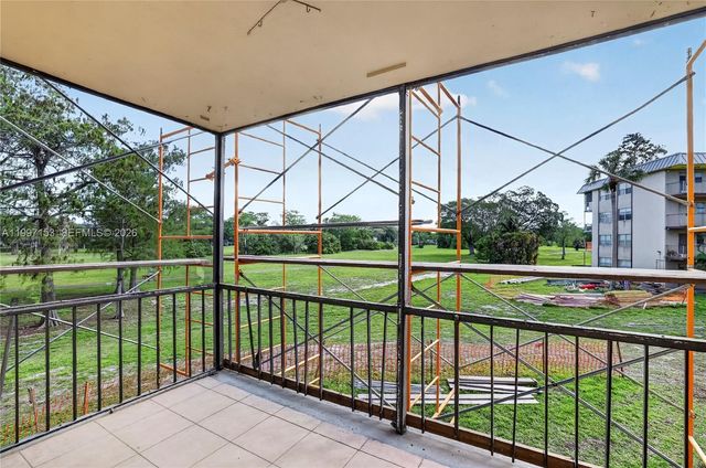 6201 N Falls Cir Drive 207, Lauderhill, FL 33319