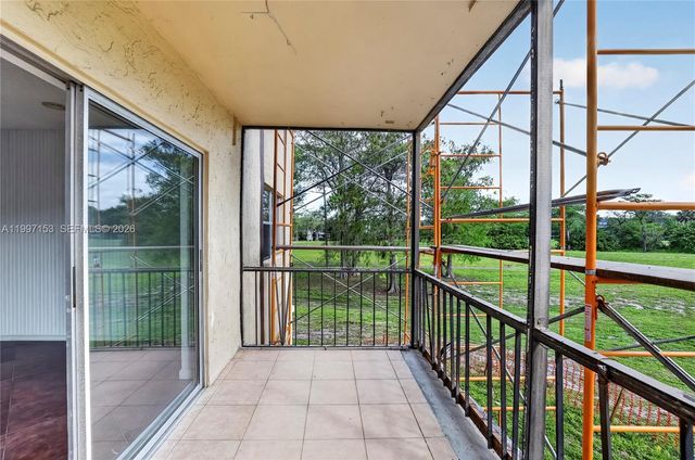 6201 N Falls Cir Drive 207, Lauderhill, FL 33319