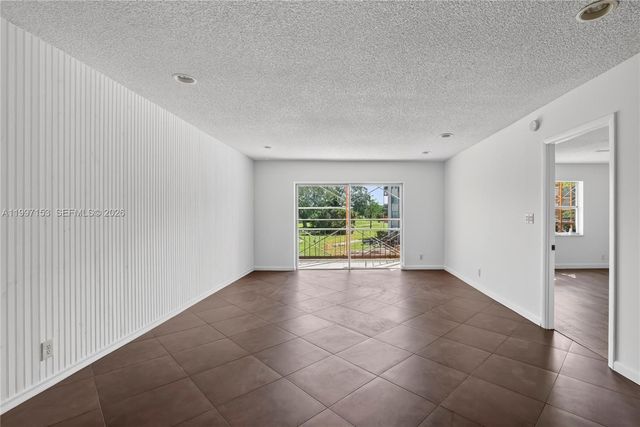 6201 N Falls Cir Drive 207, Lauderhill, FL 33319