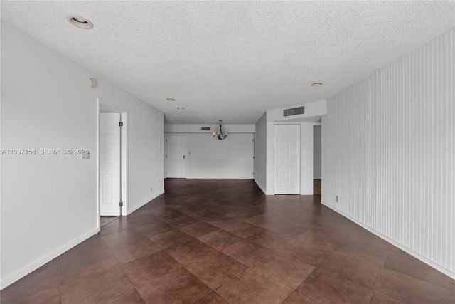 6201 N Falls Cir Drive 207, Lauderhill, FL 33319