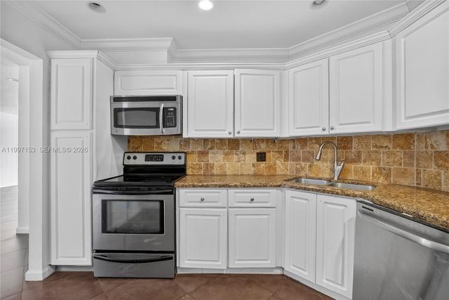 6201 N Falls Cir Drive 207, Lauderhill, FL 33319