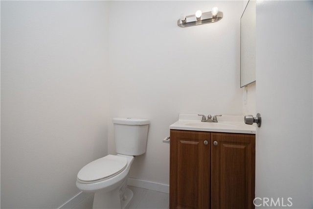 38478 Larkin B, Palmdale, CA 93550