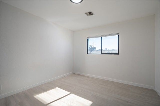 38478 Larkin B, Palmdale, CA 93550