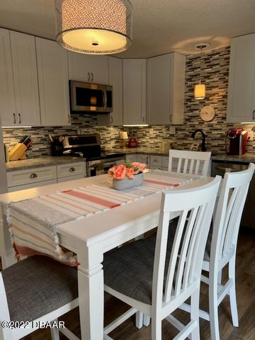2014 Oak Meadow Circle, South Daytona, FL 32119