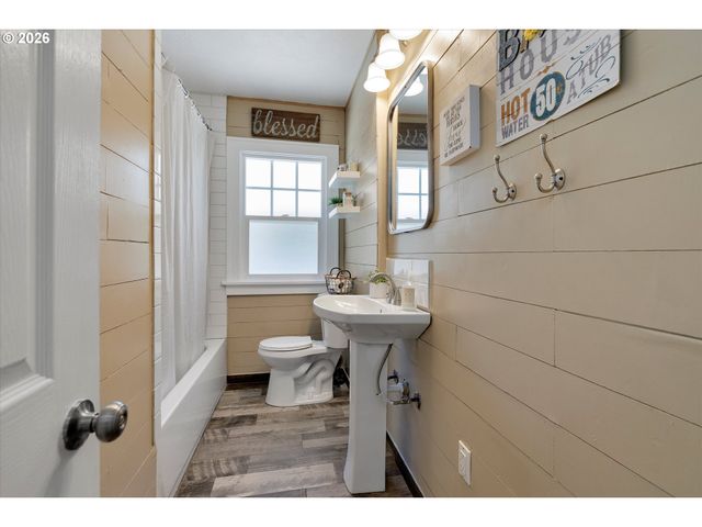 6705 N CONGRESS Ave, Portland, OR 97217