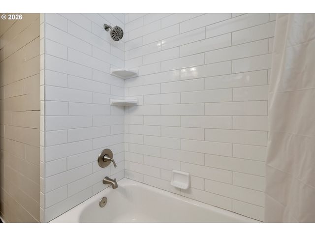 6705 N CONGRESS Ave, Portland, OR 97217