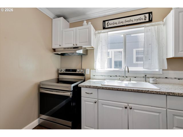 6705 N CONGRESS Ave, Portland, OR 97217