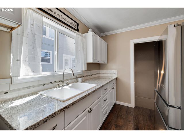 6705 N CONGRESS Ave, Portland, OR 97217