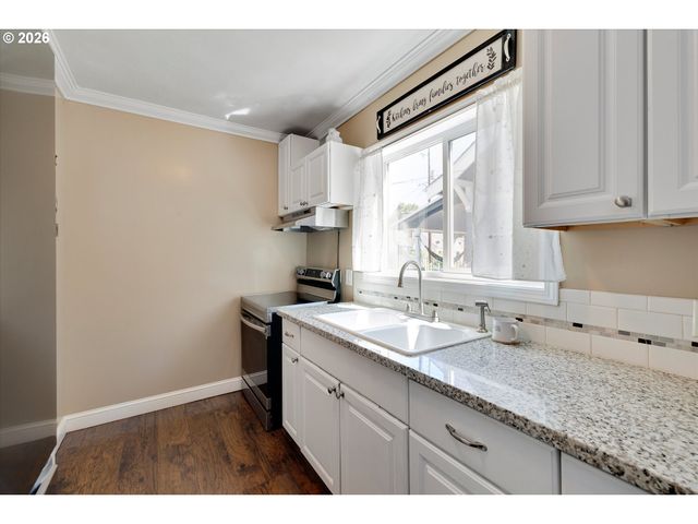 6705 N CONGRESS Ave, Portland, OR 97217