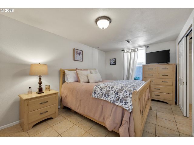 6705 N CONGRESS Ave, Portland, OR 97217