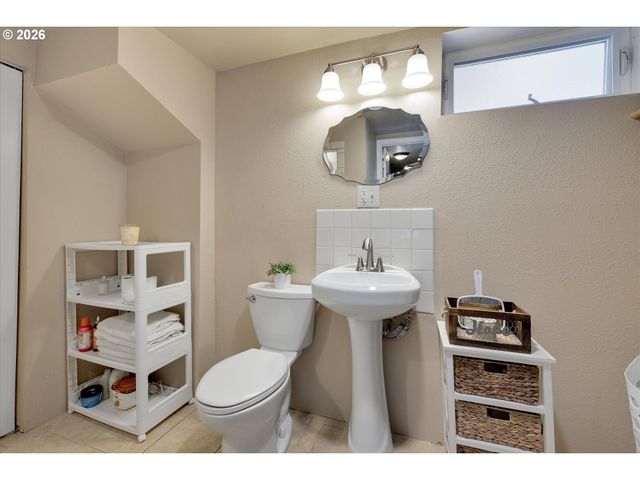 6705 N CONGRESS Ave, Portland, OR 97217