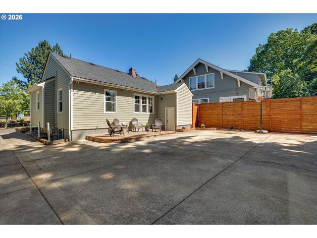 6705 N CONGRESS Ave, Portland, OR 97217