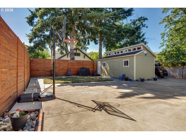 6705 N CONGRESS Ave, Portland, OR 97217