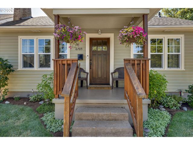 6705 N CONGRESS Ave, Portland, OR 97217
