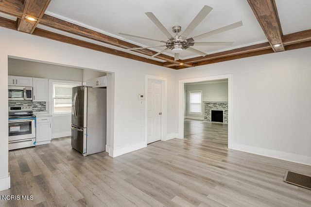 2740 Robinwood Avenue, Toledo, OH 43610