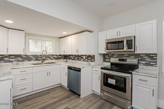 2740 Robinwood Avenue, Toledo, OH 43610