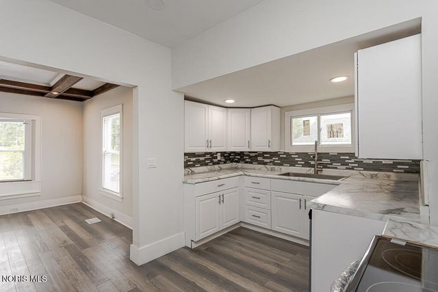 2740 Robinwood Avenue, Toledo, OH 43610