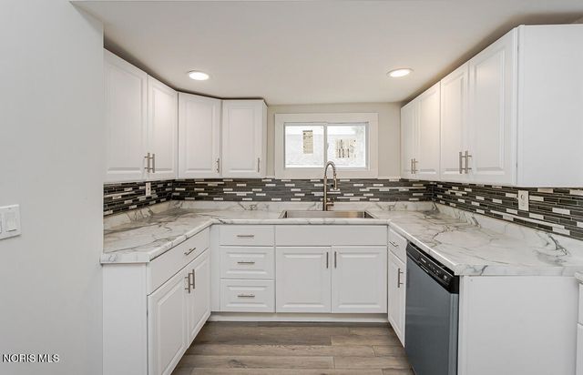 2740 Robinwood Avenue, Toledo, OH 43610