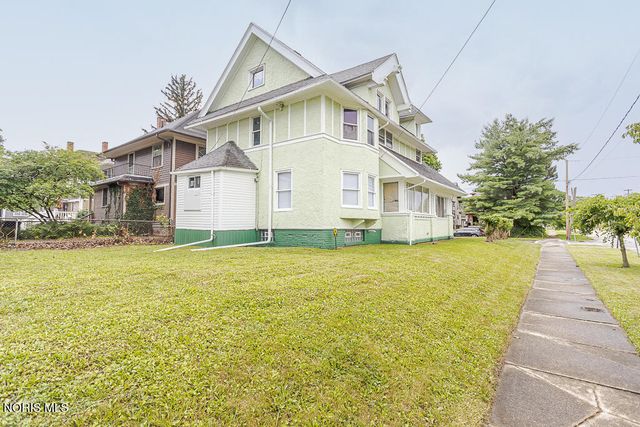 2740 Robinwood Avenue, Toledo, OH 43610