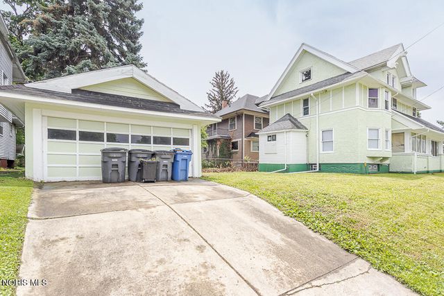 2740 Robinwood Avenue, Toledo, OH 43610