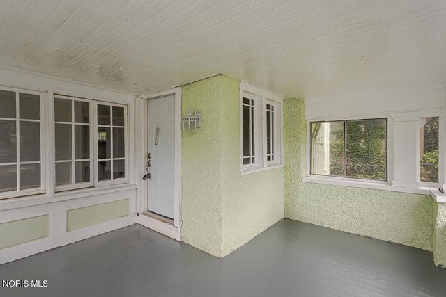 2740 Robinwood Avenue, Toledo, OH 43610