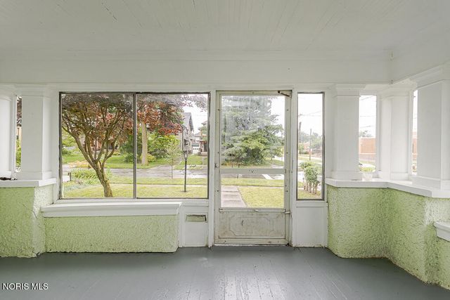 2740 Robinwood Avenue, Toledo, OH 43610