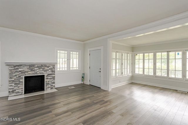 2740 Robinwood Avenue, Toledo, OH 43610