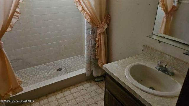320 Algiers Avenue SE, Palm Bay, FL 32909
