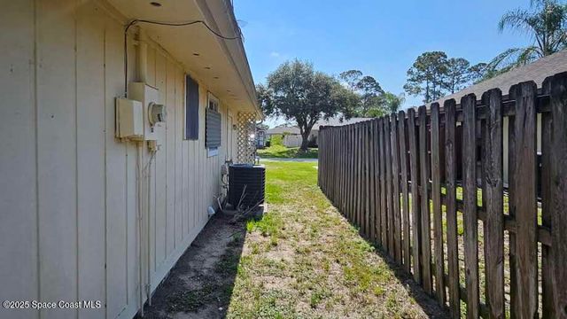 320 Algiers Avenue SE, Palm Bay, FL 32909